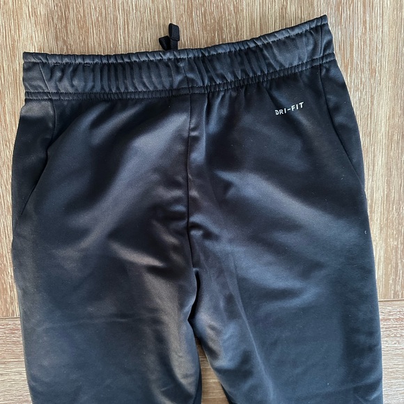 Nike Boys’ Black Dri-Fit Sweatpants Athletic Pant - Picture 7 of 7